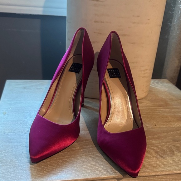 White House Black Market Fuchsia Satin Heels - Picture 1 of 7